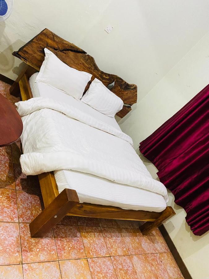 Afro Smile Hotel & Guest House - 진자 외부 사진
